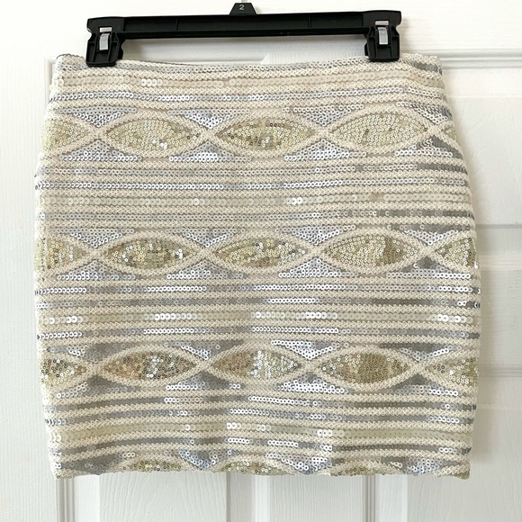 Gold/Silver Sequin Mini Skirt. Size M. - Picture 1 of 5